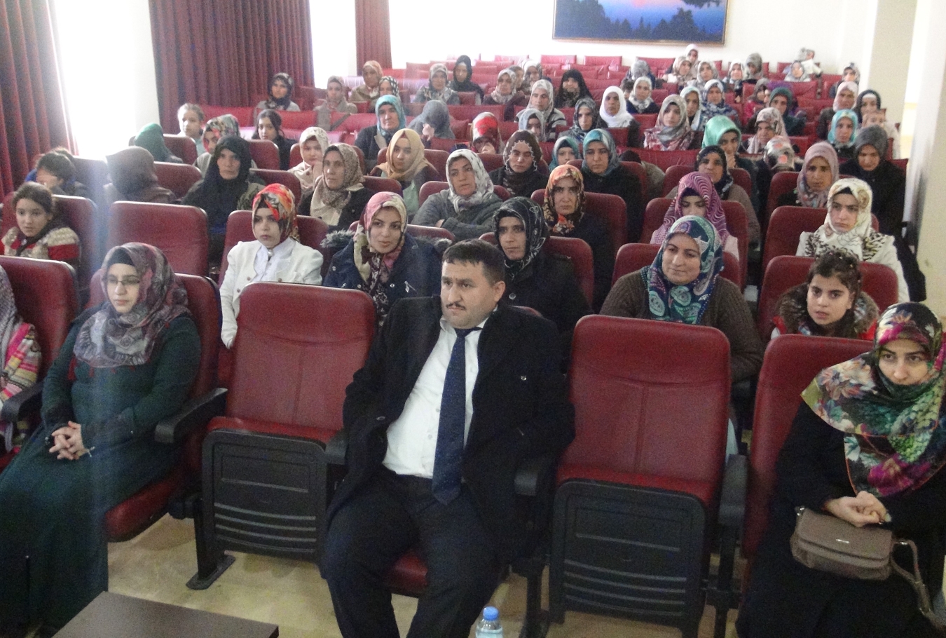 Kur'an kursu öğreticileri bayanlara seminer verdi